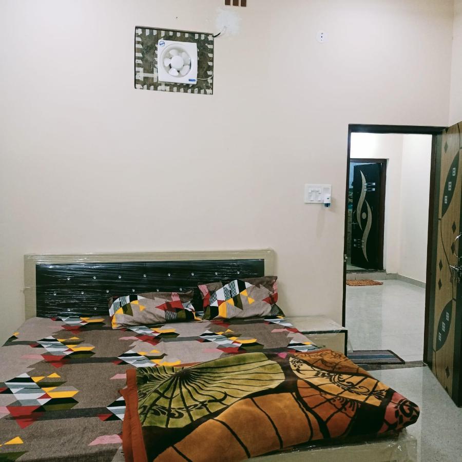 Radha Bhavan Vrindāvan Exteriör bild